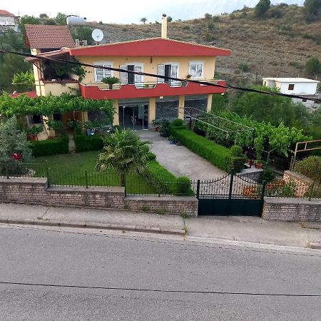 Manthoguesthouse Gjirokastër 外观 照片