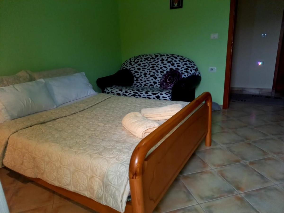 Manthoguesthouse Gjirokastër 外观 照片