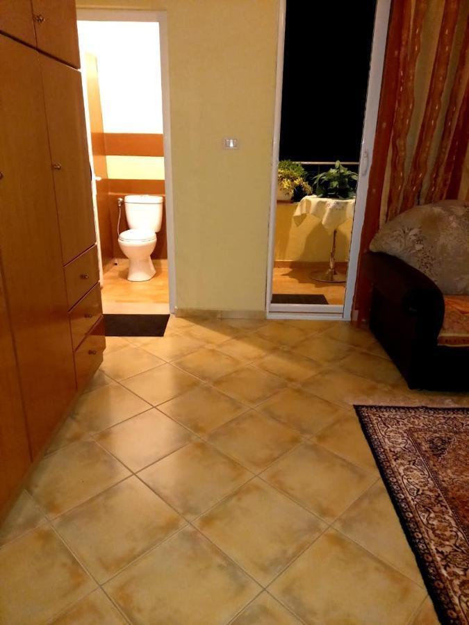 Manthoguesthouse Gjirokastër 外观 照片