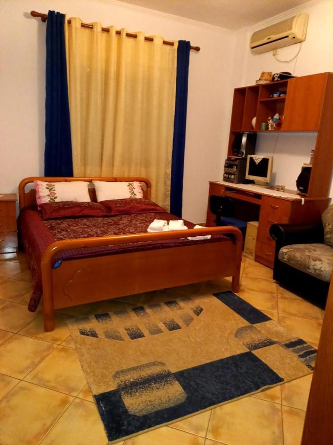 Manthoguesthouse Gjirokastër 外观 照片