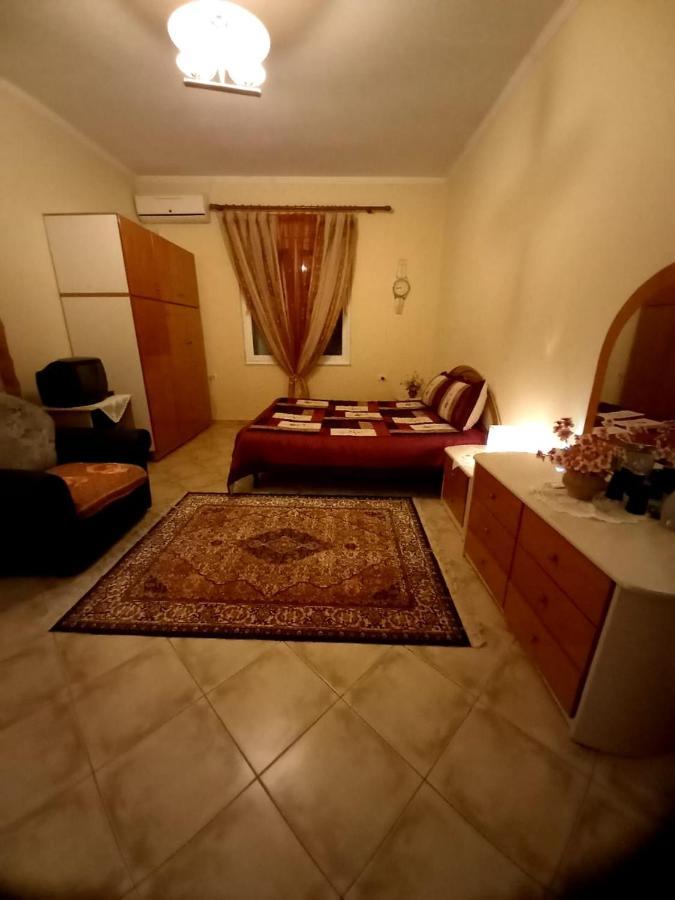 Manthoguesthouse Gjirokastër 外观 照片