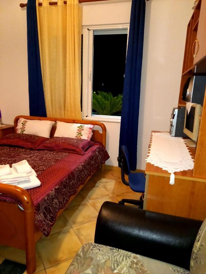 Manthoguesthouse Gjirokastër 外观 照片