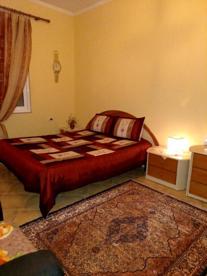 Manthoguesthouse Gjirokastër 外观 照片