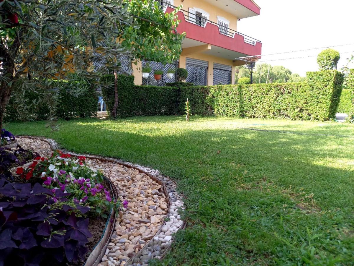 Manthoguesthouse Gjirokastër 外观 照片