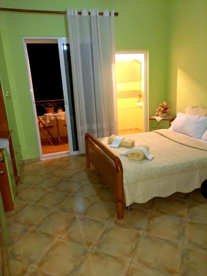 Manthoguesthouse Gjirokastër 外观 照片