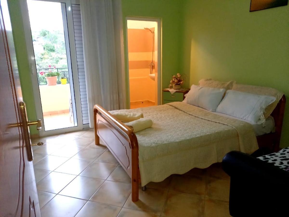 Manthoguesthouse Gjirokastër 外观 照片