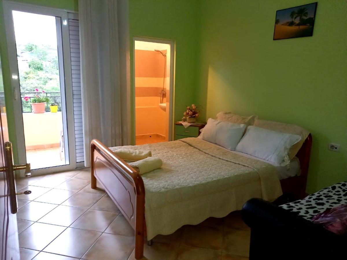 Manthoguesthouse Gjirokastër 外观 照片