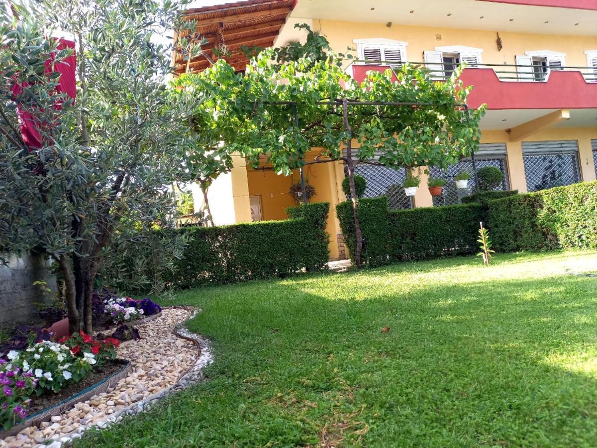 Manthoguesthouse Gjirokastër 外观 照片